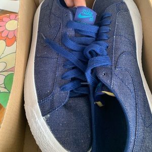 Blue Nike blazers SB size 10.5 (unworn)